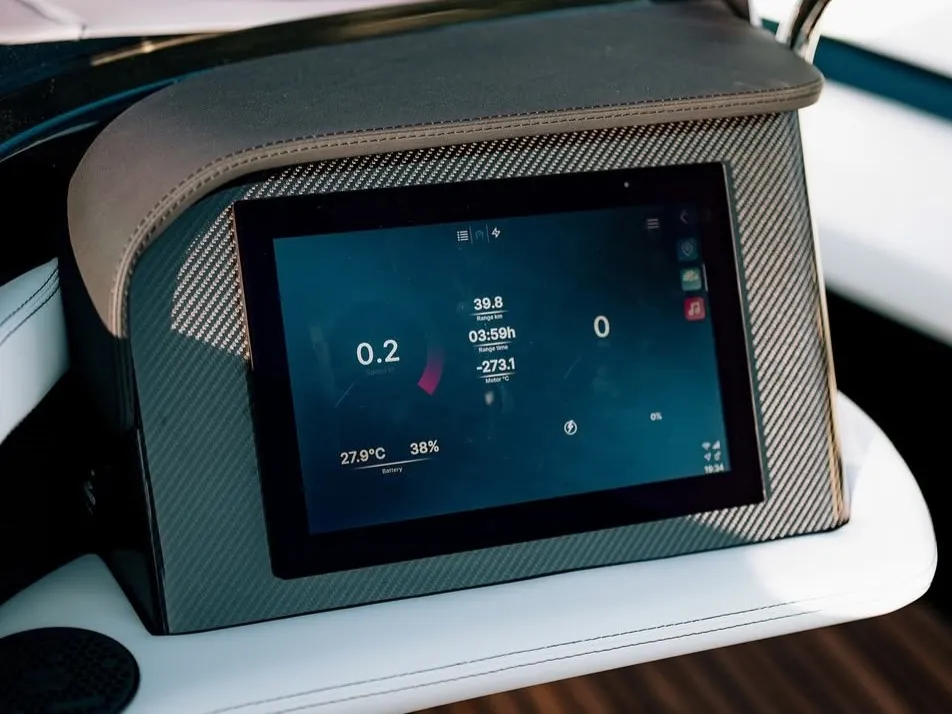 Integrated helm with vessel display and throttle controls